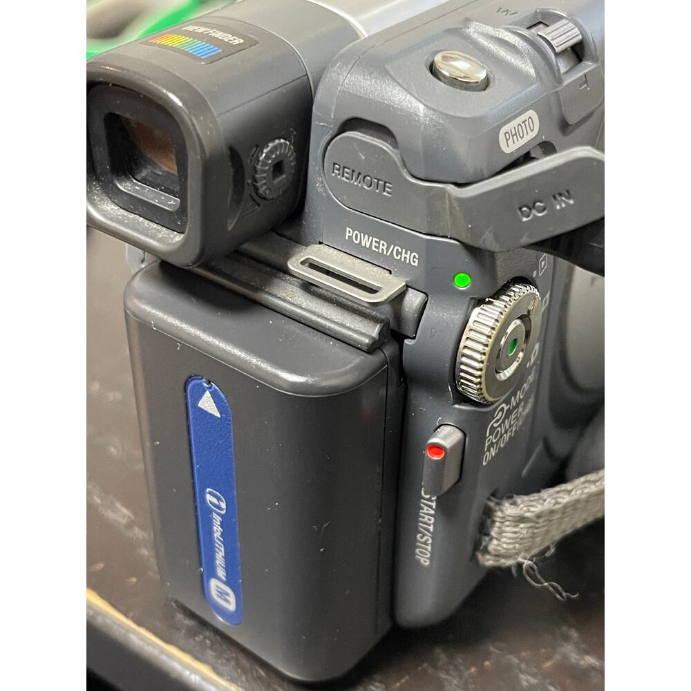 Sony Handycam DCR-DVD201E Camcorder NightShot DVD RW Video Camera - Picture 6 of 10